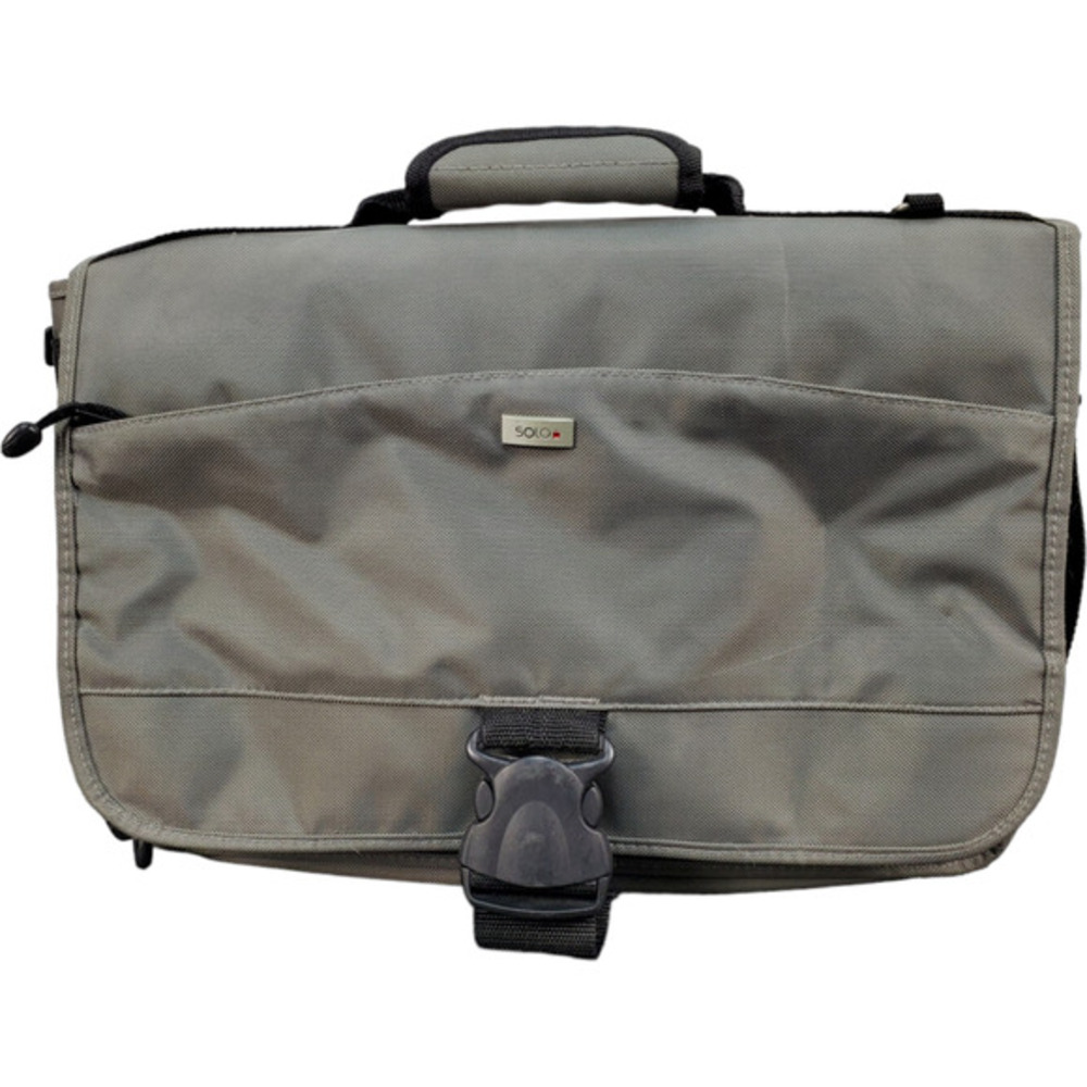 Solo Messenger Laptop Bag‎ Gray Crossbody Adjustable Strap Zip Closure Logo